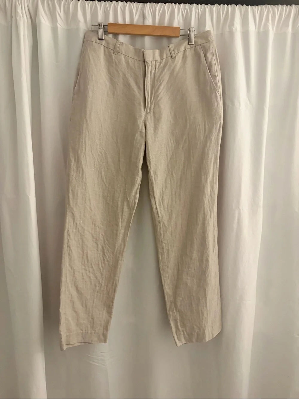 Men’s linen pants.